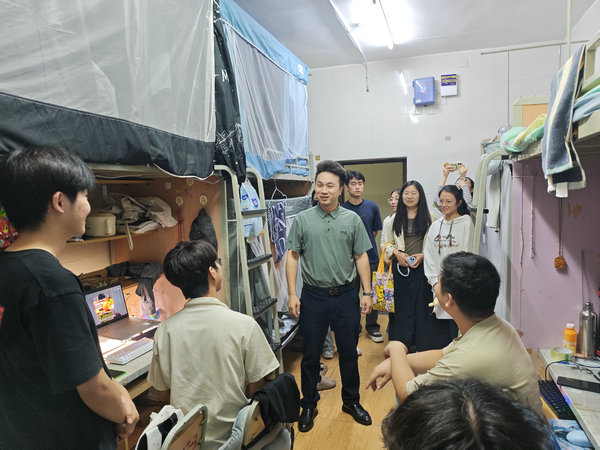 �������������ѧԺ��չ��ѧ��ѧ�������߷û